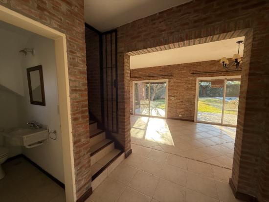 Hermosa casa de dos plantas 